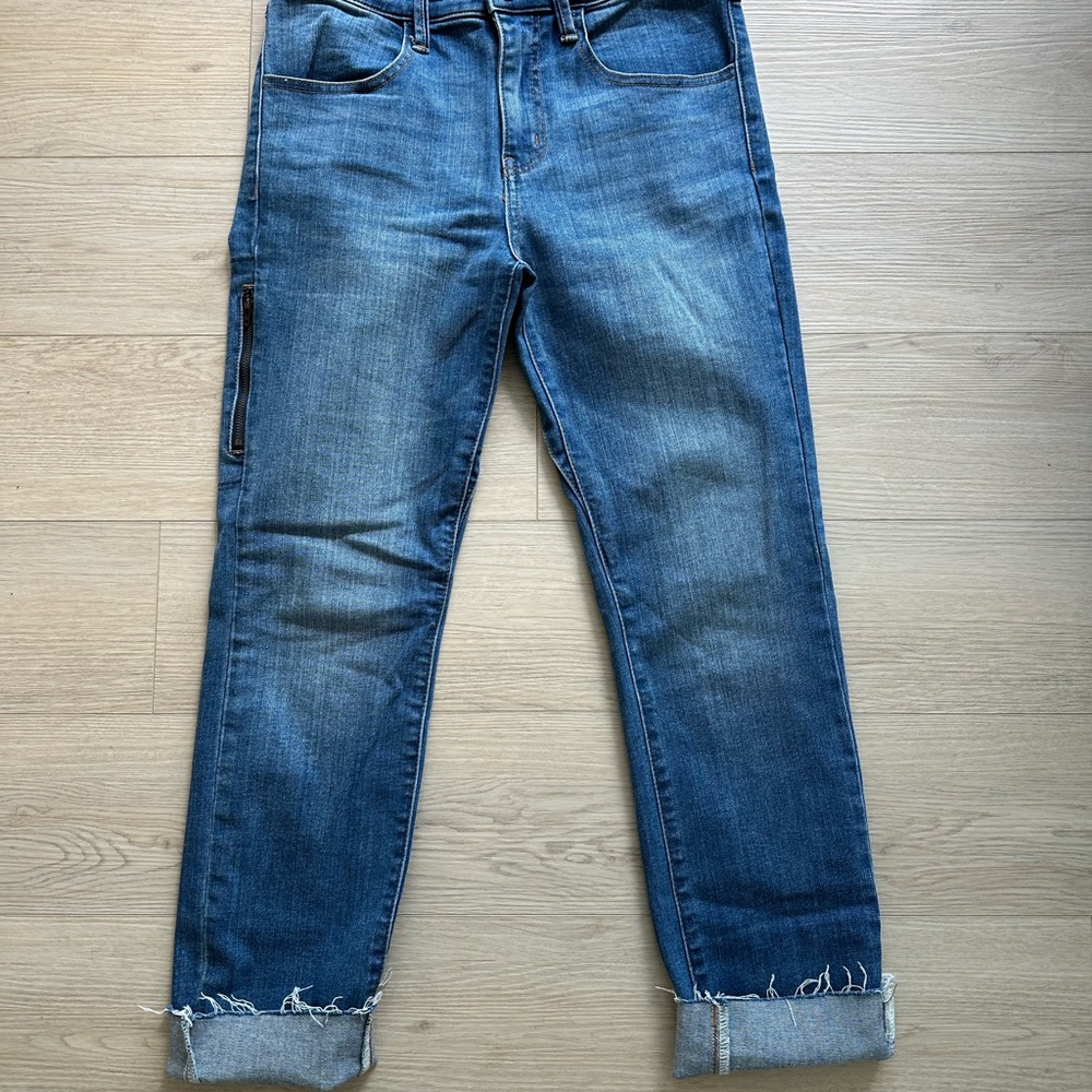 Ripton Women’s Jeans in Medium Blue with Distressed Cuff